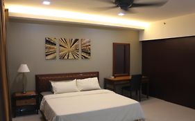 De Houz @ Setia Alam Trefoil Homestay
